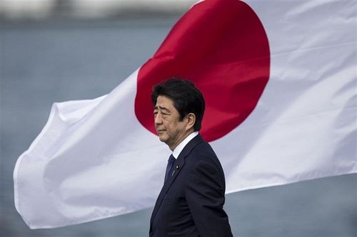 Ông Abe Shinzo xin lỗi sau bê bối