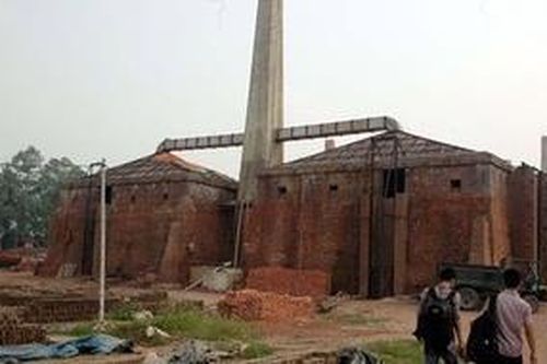Nổ đầu đạn tại lò gạch, 2 người thương vong