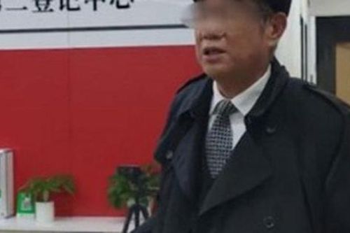 Con du học 8 năm không liên lạc, bố di chúc tài sản cho bạn