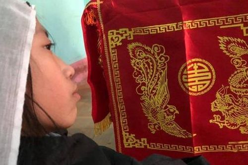 Xót thương số phận của 2 đứa trẻ có mẹ mất sớm, bố cũng vừa qua đời vì bệnh ung thư