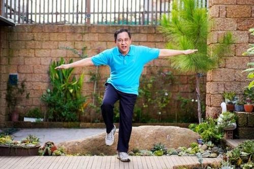 Vì sao 'nhắm mắt đứng một chân' có thể đo nguy cơ đột quỵ