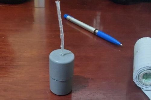 Nam sinh lớp 11 tự làm pháo bán cho học sinh