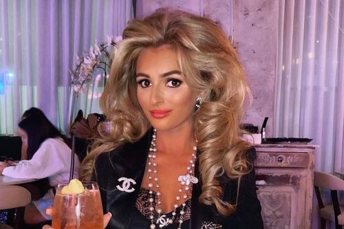 Cô gái được ví như búp bê Barbie đời thực