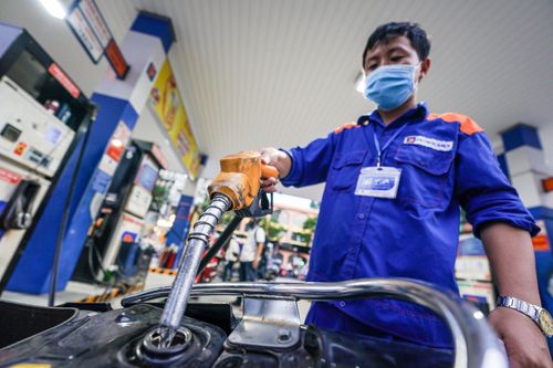 Giá xăng tăng cao nhất 9 tháng