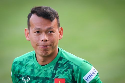 Tấn Trường, Văn Toản tập bắt bóng từ sau lưng