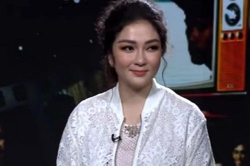Vẻ ngoài của Nguyễn Thị Huyền thay đổi sau 16 năm đăng quang