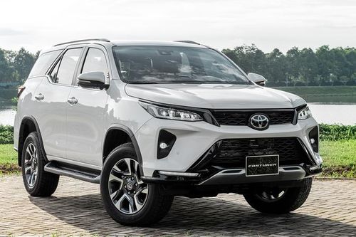Giá xe ô tô hôm nay 26/12: Toyota Fortuner dao động từ 995 - 1.426 triệu đồng