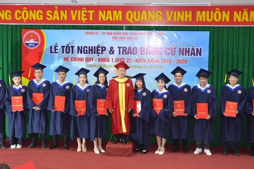 135 sinh viên Học viện Cán bộ TPHCM nhận bằng tốt nghiệp