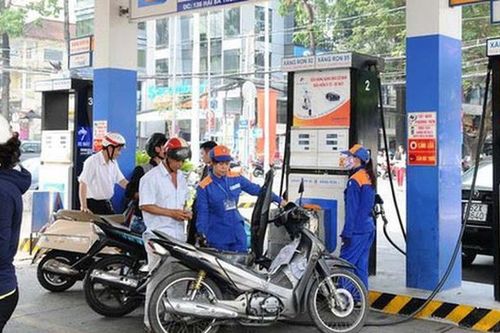 Giá xăng dầu trong nước tăng cao, đạt đỉnh sau 9 tháng