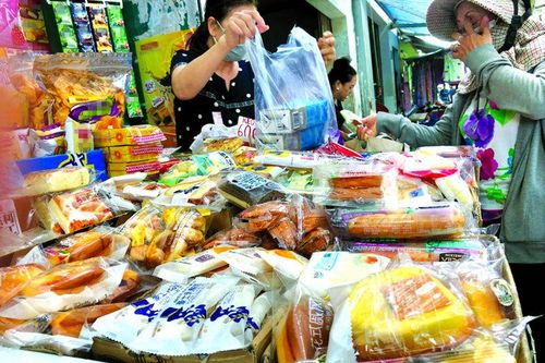 'Bánh nội địa' nhập hay hàng lậu kém chất lượng?