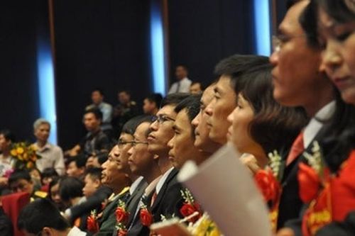 Chính thức công nhận 39 giáo sư và 300 phó giáo sư