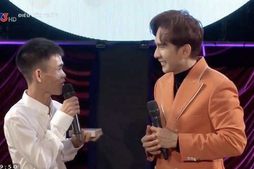 Đan Trường song ca 'Tình khúc vàng' với chàng trai chăn bò trên VTV
