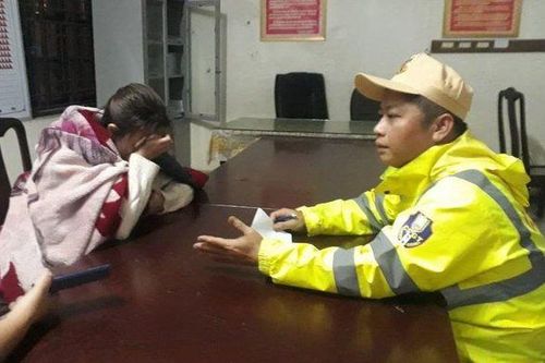 Cứu sống cô gái trẻ bị rơi xuống sông Hương lúc nửa đêm