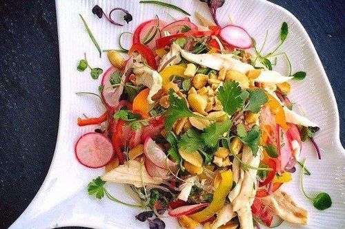 Bí quyết làm món gà xé phay cả nhà khen ngon