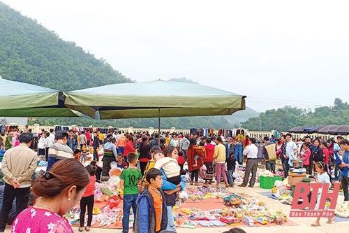 Các huyện biên giới đẩy mạnh hoạt động thắt chặt tình hữu nghị Việt – Lào