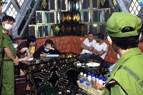 27 nam, nữ dương tính với ma túy trong quán karaoke