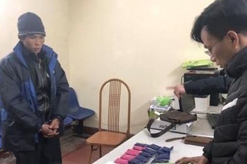 'Dắt' theo súng tự chế đi mua bán ma túy