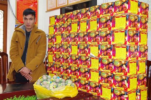 Bắt quả tang đối tượng vận chuyển 110kg pháo