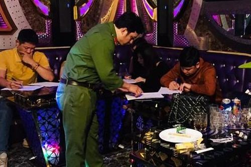 Gần 30 nam nữ thanh niên dương tính ma túy trong quán karaoke Paradise