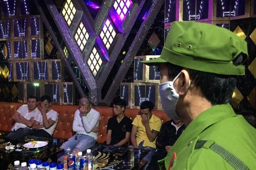 27 nam thanh nữ tú 'phê' ma túy trong quán karaoke ở Quảng Nam
