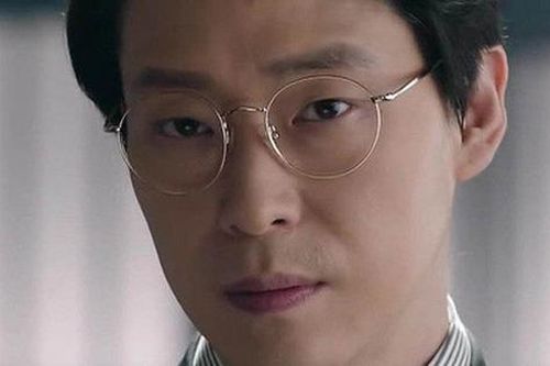 Qua đêm nhà bạn gái, nửa đêm dậy đi vệ sinh tôi sốc nặng khi thấy bóng dáng 2 người ở sofa, đèn bật sáng lại càng tím tái mặt mày