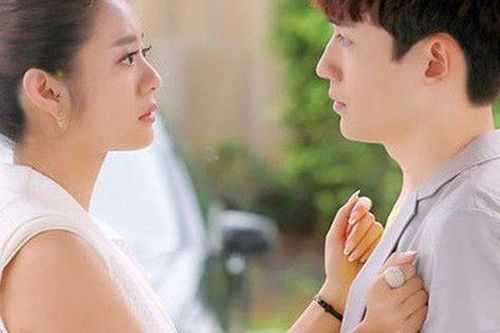 Khổ tâm vì sống với chồng mới mà vẫn còn thương nhớ chồng cũ