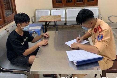 Nam thanh niên 2 lần bị phạt vì 'bốc đầu' xe máy đăng lên mạng xã hội