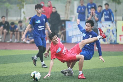Loạt trận 9h sáng 27-12