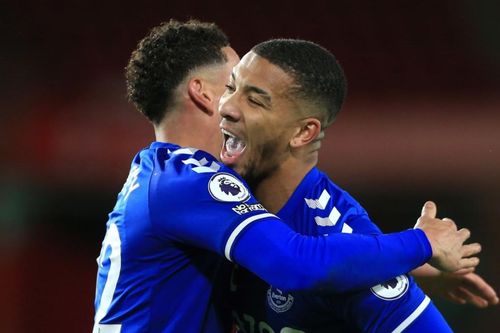 Everton vượt MU và Leicester để xếp nhì bảng