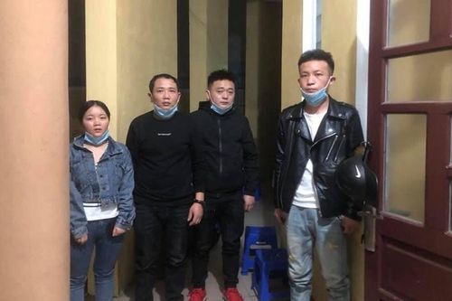 Bắt giữ xe ô-tô chở người nghi nhập cảnh trái phép