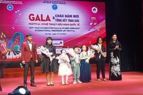Sôi động Gala Chào Năm mới và tổng kết trao giải Festival nghệ thuật hữu nghị quốc tế