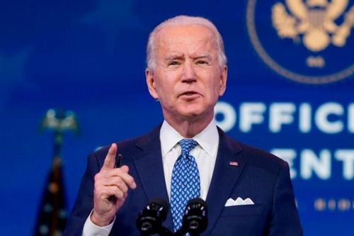 Ông Biden tố Trump vì 'thoái thác trách nhiệm', thúc giục ký dự luật cứu trợ COVID