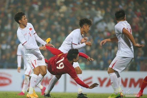 Chiêm ngưỡng siêu phẩm bắt vô-lê của Quang Hải