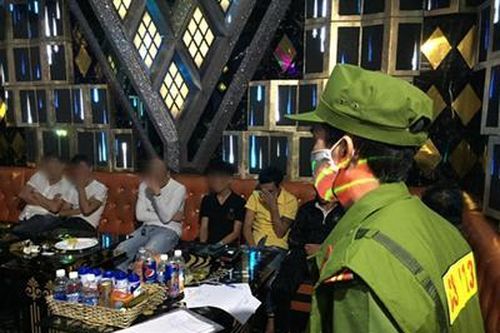 Phát hiện hơn 50 người 'phê' ma túy trong quán bar, karaoke