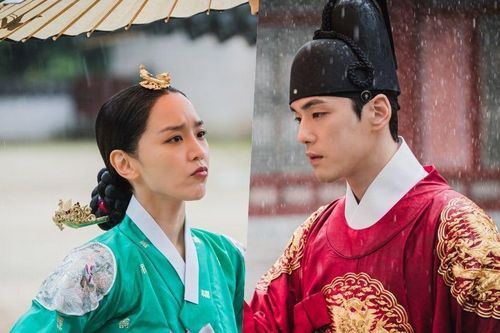 Shin Hye Sun và Kim Jung Hyun bắt đầu thay đổi trong 'Mr. Queen'