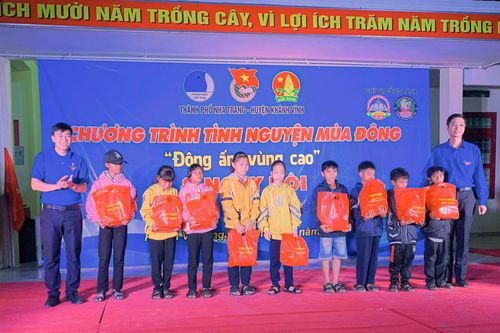 Tổ chức chương trình Tình nguyện mùa Đông tại huyện Khánh Vĩnh