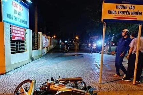 Xe máy chạy tốc độ cao lao lên vỉa hè, nam thanh niên tử vong