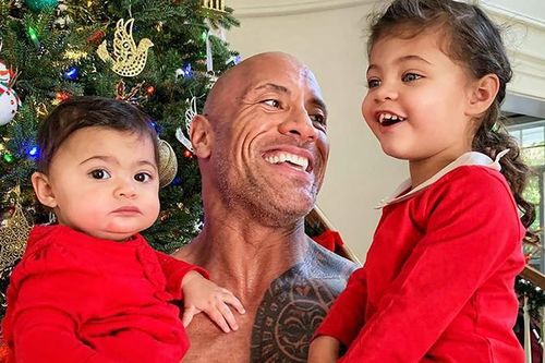 The Rock: 'Gã khổng lồ' Hollywood và những khoảnh khắc 'nhỏ bé' ngỡ ngàng trước vợ con