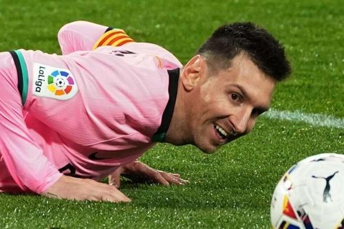 Messi dính chấn thương mắt cá