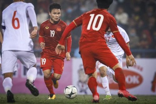 Công Phượng suýt làm hỏng bàn thắng của Quang Hải