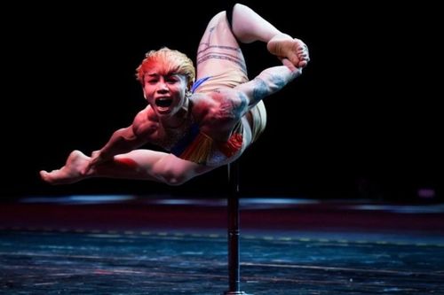 Chàng trai Trung Quốc vô địch múa cột thế giới