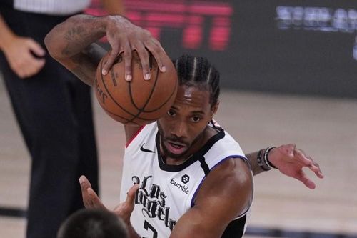 Bàn tay to quá cỡ của ngôi sao NBA