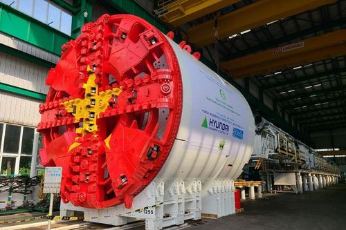 Máy đào hầm TBM ''Thần tốc'' tuyến Nhổn - ga Hà Nội đang lắp đặt đến bộ phận cuối cùng