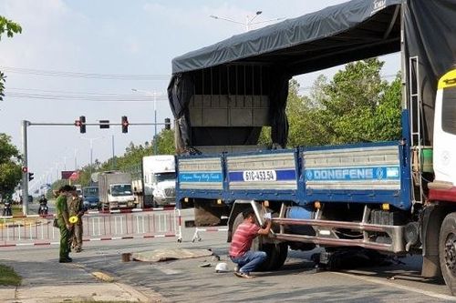 Tai nạn giao thông mới nhất hôm nay 28/12: Xe tải va chạm xe máy, một người tử vong