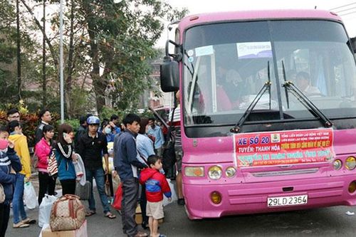 Những chuyến xe sum vầy đưa công nhân về quê đón Tết