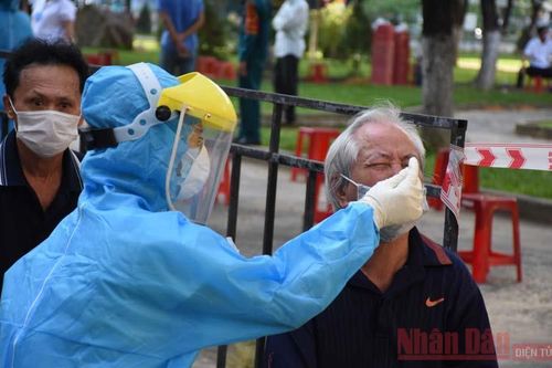 Thông tin về lái xe chở người nhập cảnh trái phép tự tử trong khu cách ly ở Đà Nẵng