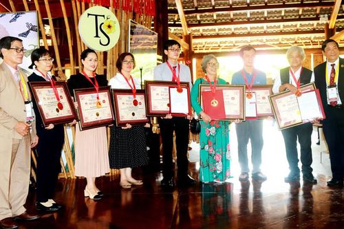 Làng nghề Trường Sơn đón nhận 10 kỷ lục