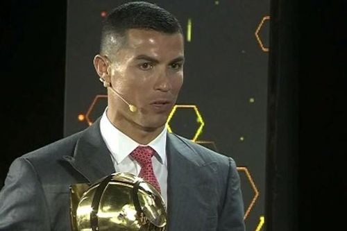Ronaldo vượt qua Messi đoạt giải 'Cầu thủ xuất sắc nhất thế kỷ XXI'