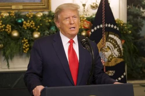 Ông Trump ký dự luật tài trợ cho chính phủ và cứu trợ COVID-19