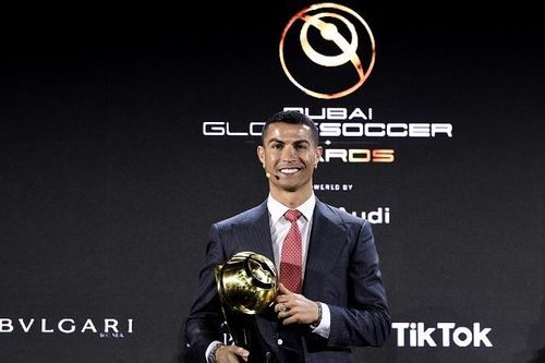 Siêu sao Ronaldo giành giải Cầu thủ xuất sắc nhất thế kỷ